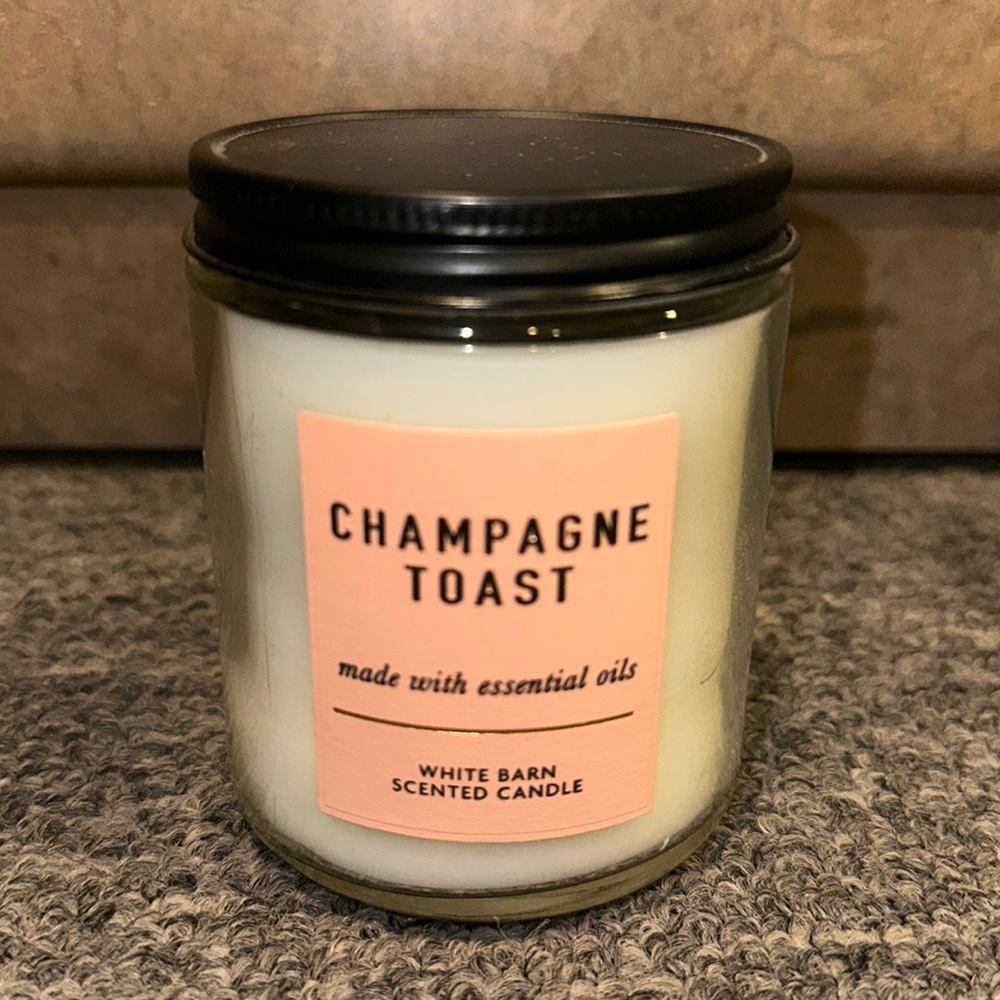 NWOT Bath & Body Works Champagne Toast Candle